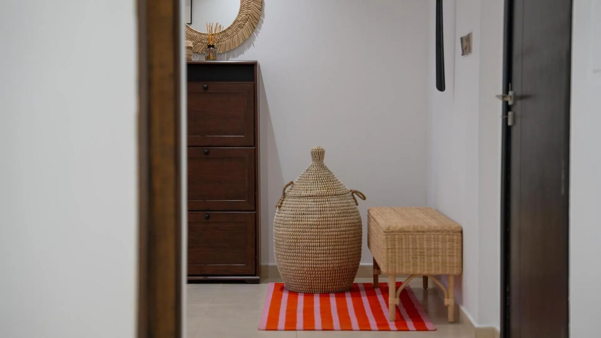 Skyline & Nostalgia Stylish 2Br Getaway Lägenhet Dubai