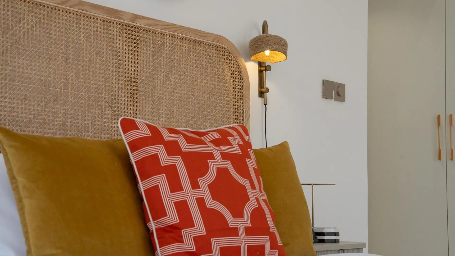 Skyline & Nostalgia Stylish 2Br Getaway Lägenhet Dubai